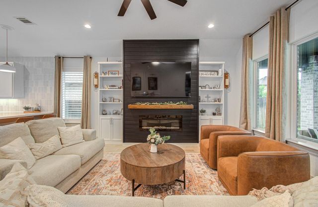 125 Dorado Drive, Friendswood, TX 77546