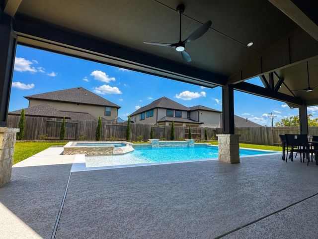 125 Dorado Drive, Friendswood, TX 77546