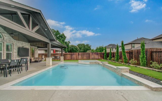 125 Dorado Drive, Friendswood, TX 77546