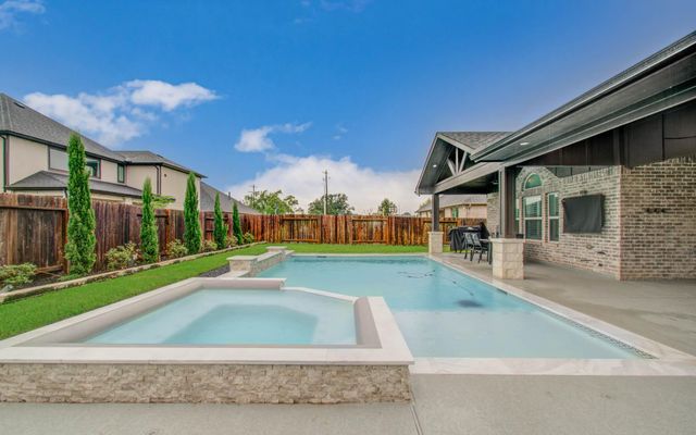 125 Dorado Drive, Friendswood, TX 77546