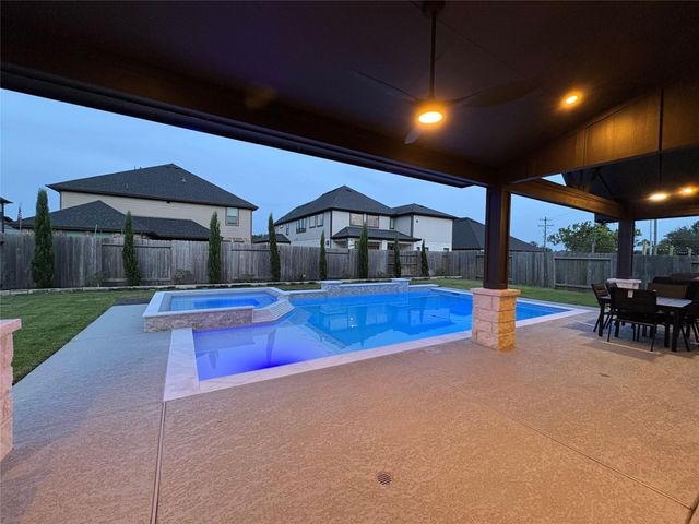 125 Dorado Drive, Friendswood, TX 77546
