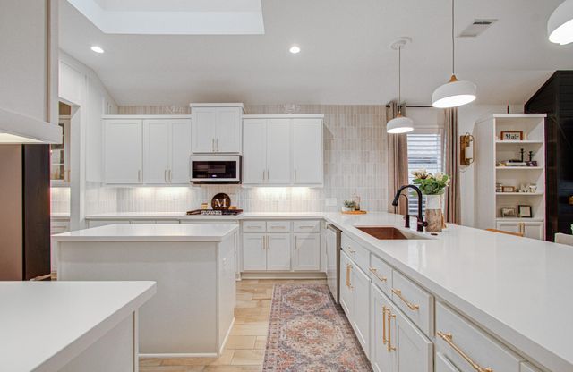125 Dorado Drive, Friendswood, TX 77546