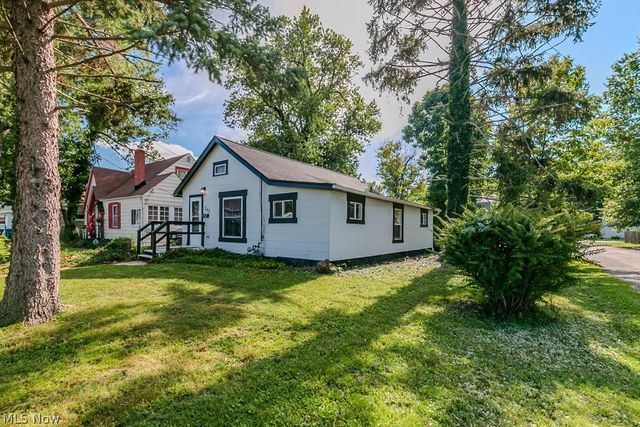 246 Courtland Boulevard, Eastlake, OH 44095
