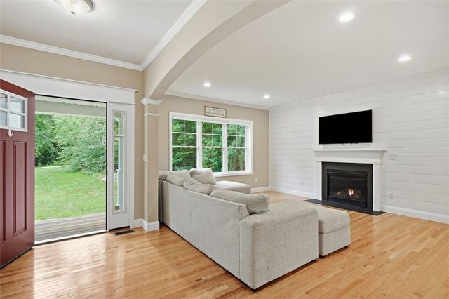 17 Old Tunk Hill Road, Scituate, RI 02825