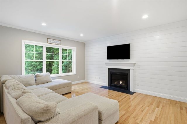 17 Old Tunk Hill Road, Scituate, RI 02825