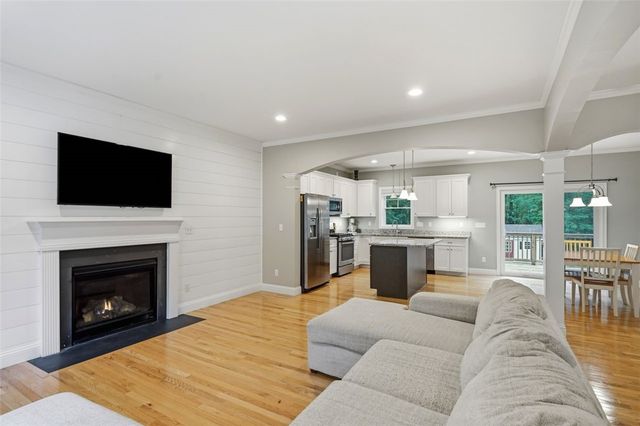 17 Old Tunk Hill Road, Scituate, RI 02825