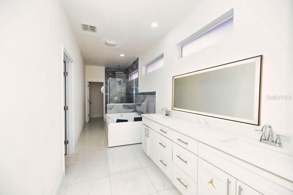 Image 70 of property listing at 626 DUFF DRIVE, Winter Garden, FL 34787