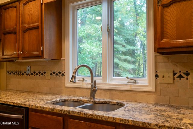 28 Wedgewood Drive, Saratoga Springs, NY 12866