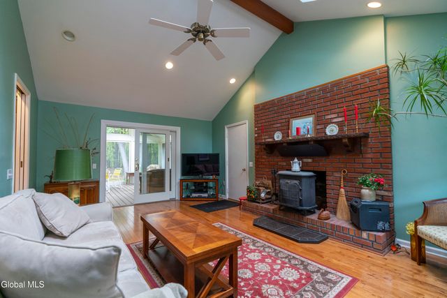 28 Wedgewood Drive, Saratoga Springs, NY 12866