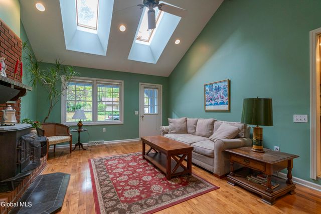 28 Wedgewood Drive, Saratoga Springs, NY 12866