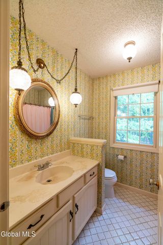 28 Wedgewood Drive, Saratoga Springs, NY 12866