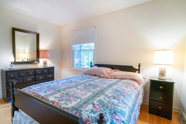 28 Wedgewood Drive, Saratoga Springs, NY 12866