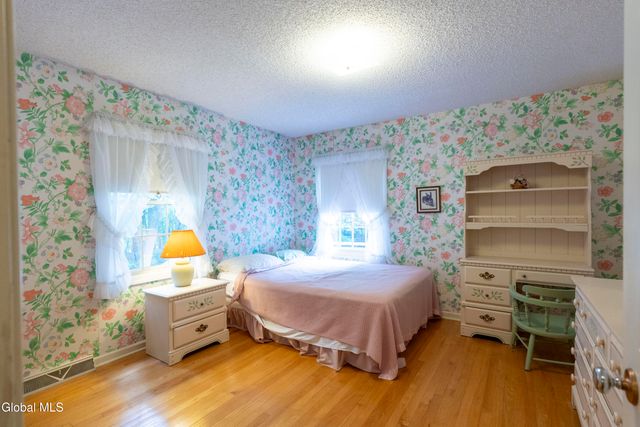 28 Wedgewood Drive, Saratoga Springs, NY 12866