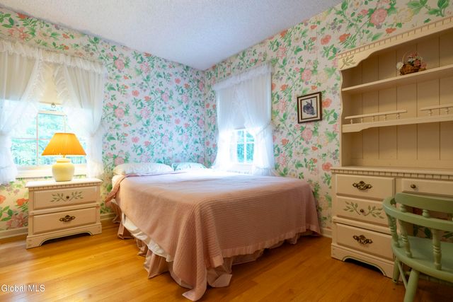 28 Wedgewood Drive, Saratoga Springs, NY 12866