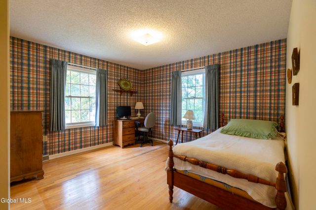 28 Wedgewood Drive, Saratoga Springs, NY 12866