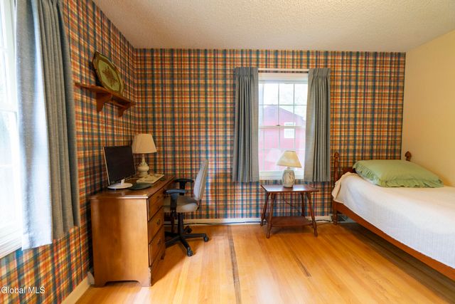 28 Wedgewood Drive, Saratoga Springs, NY 12866