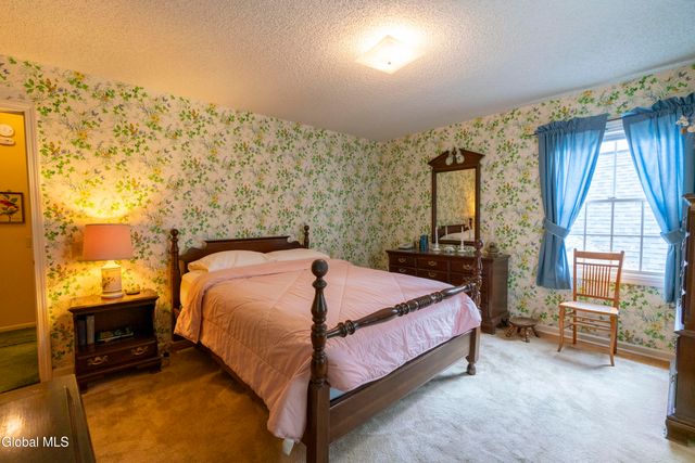 28 Wedgewood Drive, Saratoga Springs, NY 12866