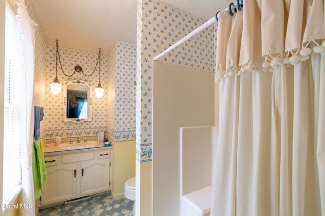 28 Wedgewood Drive, Saratoga Springs, NY 12866