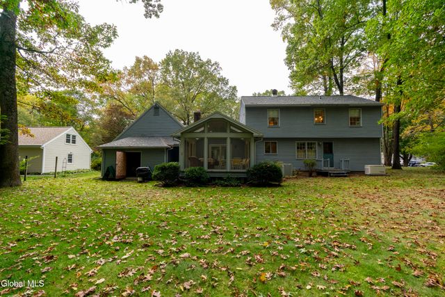 28 Wedgewood Drive, Saratoga Springs, NY 12866