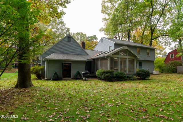 28 Wedgewood Drive, Saratoga Springs, NY 12866