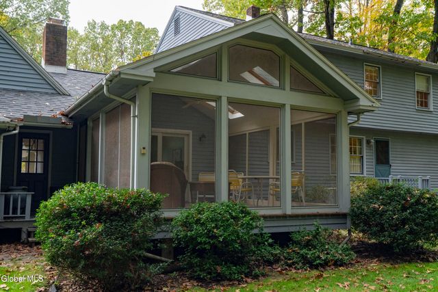 28 Wedgewood Drive, Saratoga Springs, NY 12866