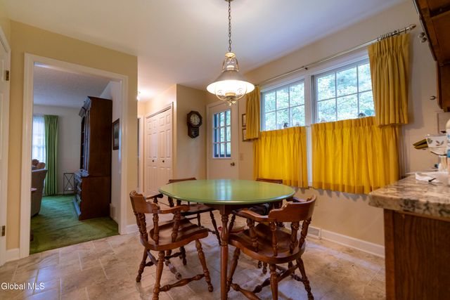 28 Wedgewood Drive, Saratoga Springs, NY 12866