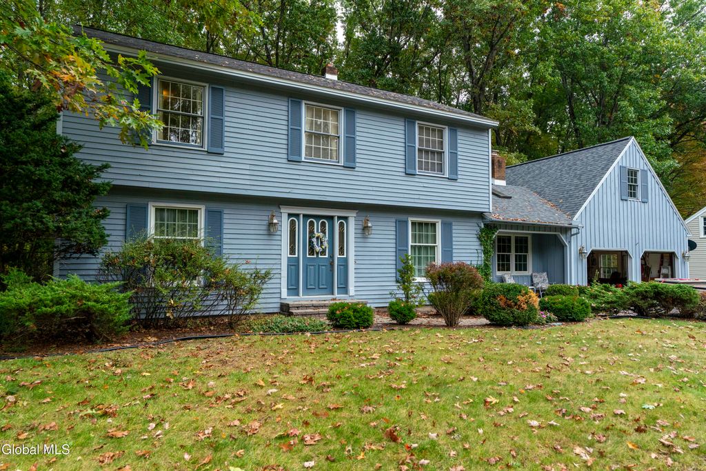 28 Wedgewood Drive, Saratoga Springs, NY 12866