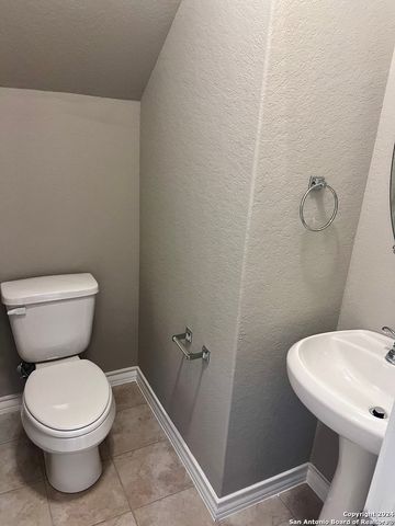 2075 Silver Oak Dr, San Antonio, TX 78213