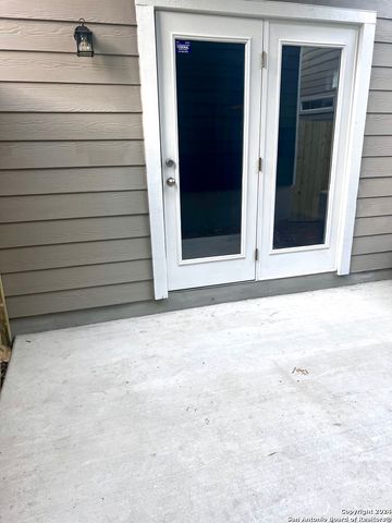 2075 Silver Oak Dr, San Antonio, TX 78213