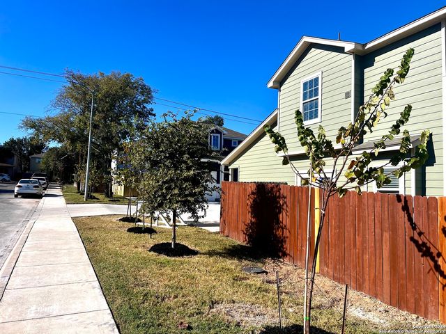 2075 Silver Oak Dr, San Antonio, TX 78213