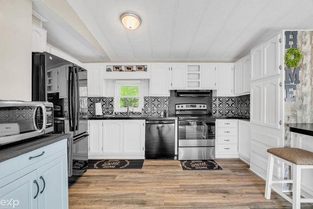 3333 Ravenswood Road, Marysville, MI 48040
