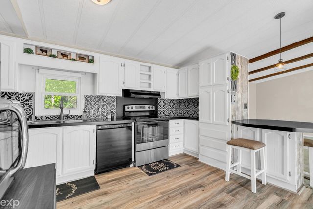 3333 Ravenswood Road, Marysville, MI 48040