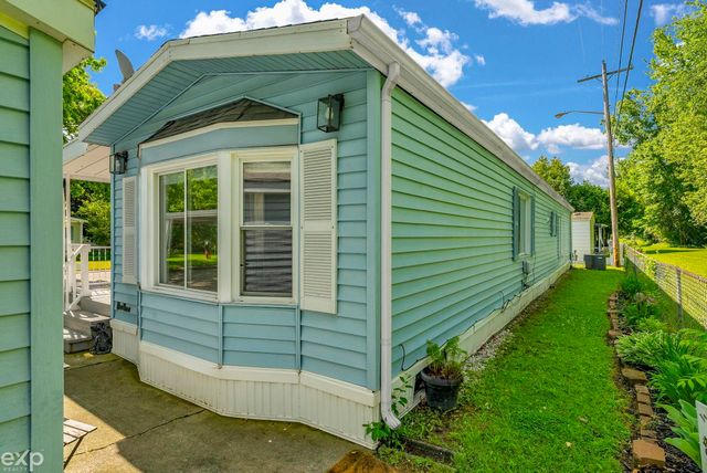 3333 Ravenswood Road, Marysville, MI 48040