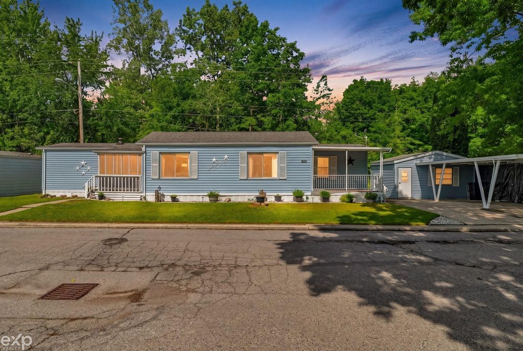 3333 Ravenswood Road, Marysville, MI 48040