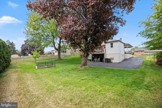 422 WESTVIEW DR, Akron, PA 17501