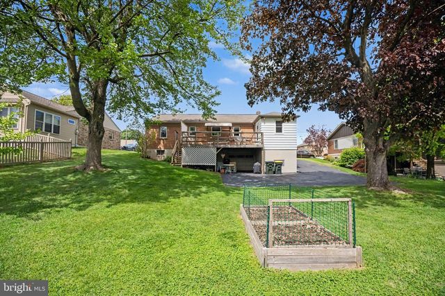 422 WESTVIEW DR, Akron, PA 17501