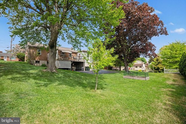 422 WESTVIEW DR, Akron, PA 17501