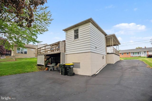 422 WESTVIEW DR, Akron, PA 17501