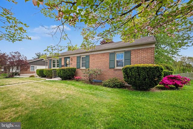 422 WESTVIEW DR, Akron, PA 17501