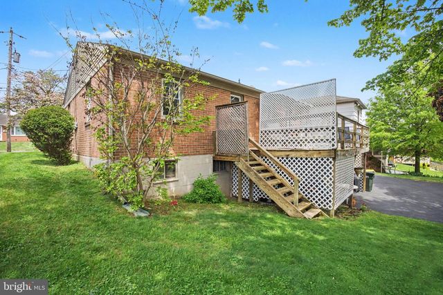 422 WESTVIEW DR, Akron, PA 17501