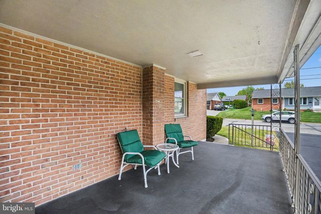 422 WESTVIEW DR, Akron, PA 17501