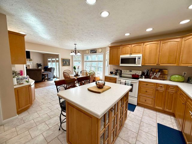 1190 N Hinterland Court, Monticello, IN 47960