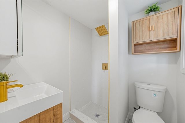 64 Garfield Ave, Woburn, MA 01801
