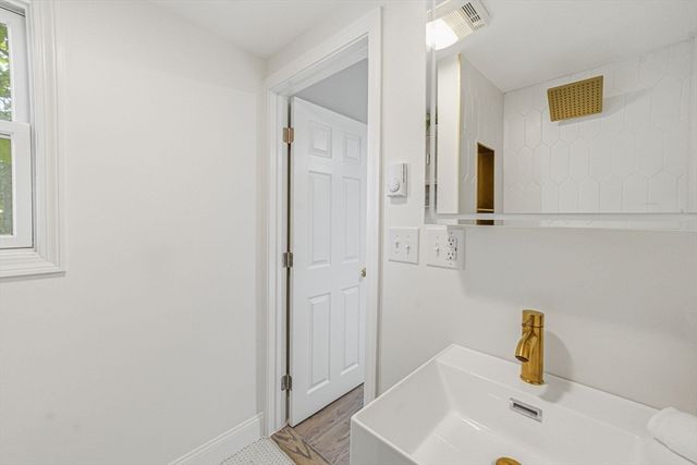 64 Garfield Ave, Woburn, MA 01801