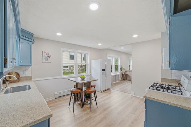 64 Garfield Ave, Woburn, MA 01801