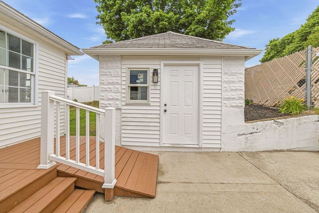 64 Garfield Ave, Woburn, MA 01801