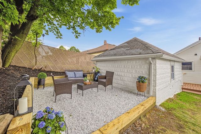 64 Garfield Ave, Woburn, MA 01801
