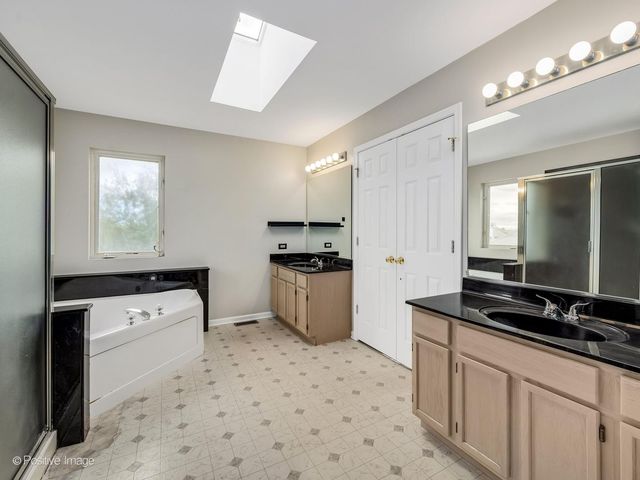 829 Red Barn Lane, Elgin, IL 60124