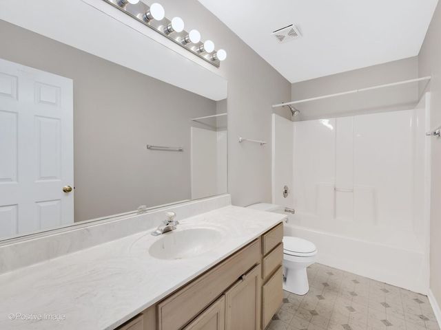 829 Red Barn Lane, Elgin, IL 60124