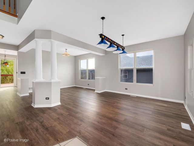 829 Red Barn Lane, Elgin, IL 60124